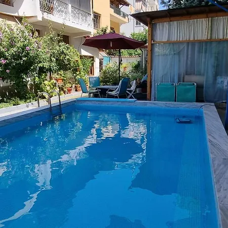 Garden 4*